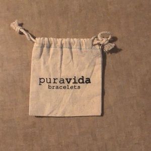 💗 free with 2 item bundle 💗 small Pura Vida bag